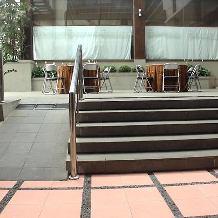 Zen Rooms Grand Hotel Лембанг Екстериор снимка