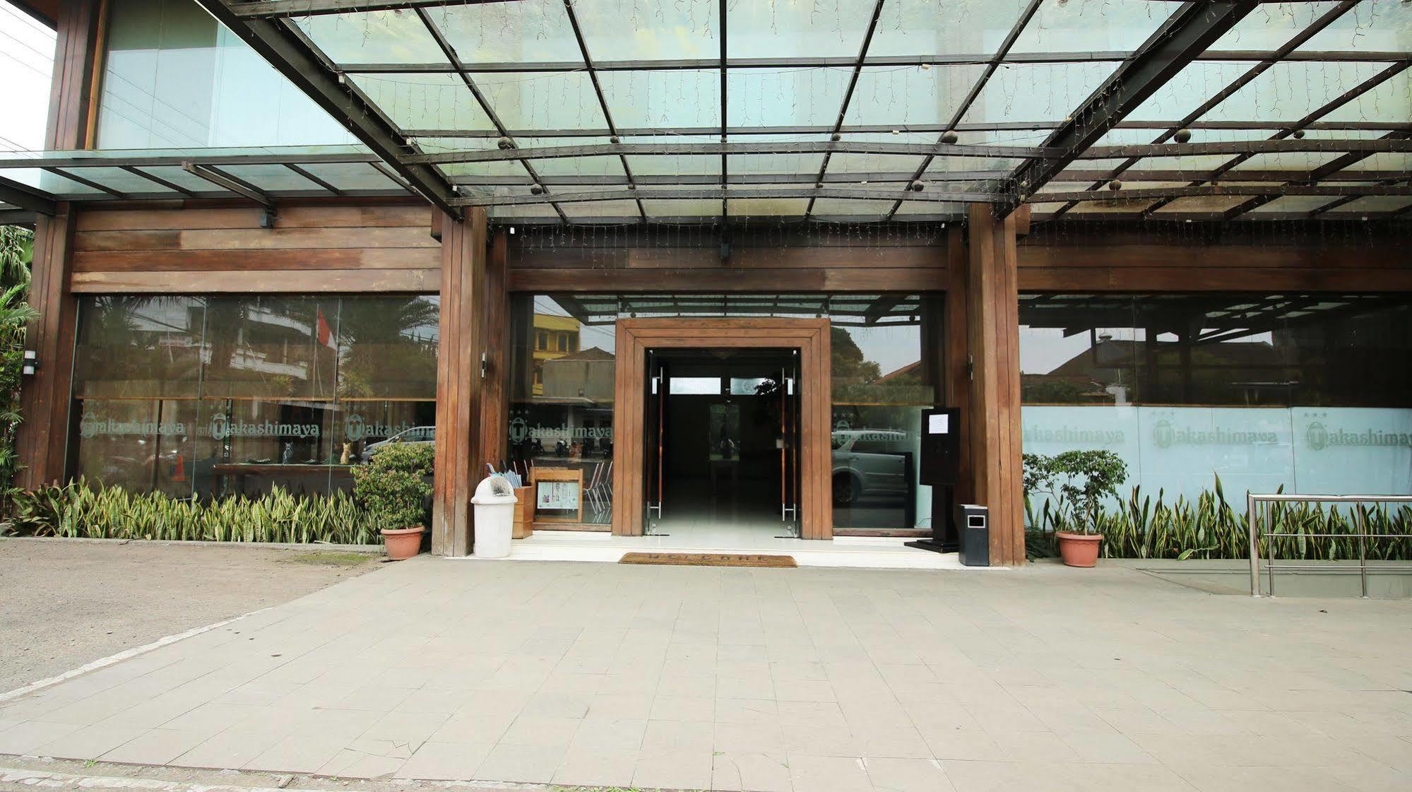 Zen Rooms Grand Hotel Лембанг Екстериор снимка