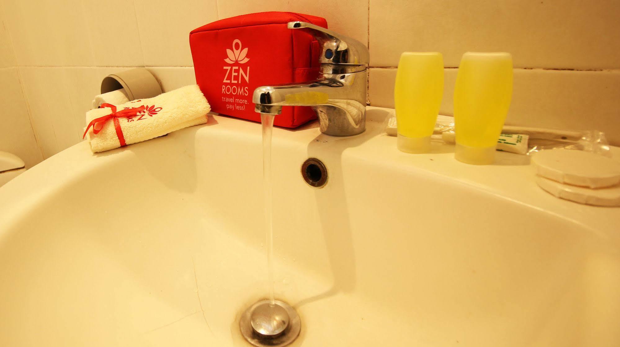 Zen Rooms Grand Hotel Лембанг Екстериор снимка