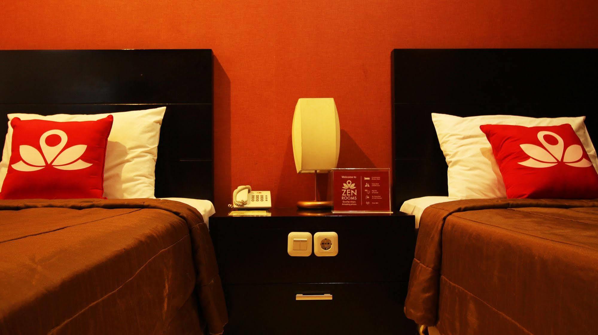 Zen Rooms Grand Hotel Лембанг Екстериор снимка