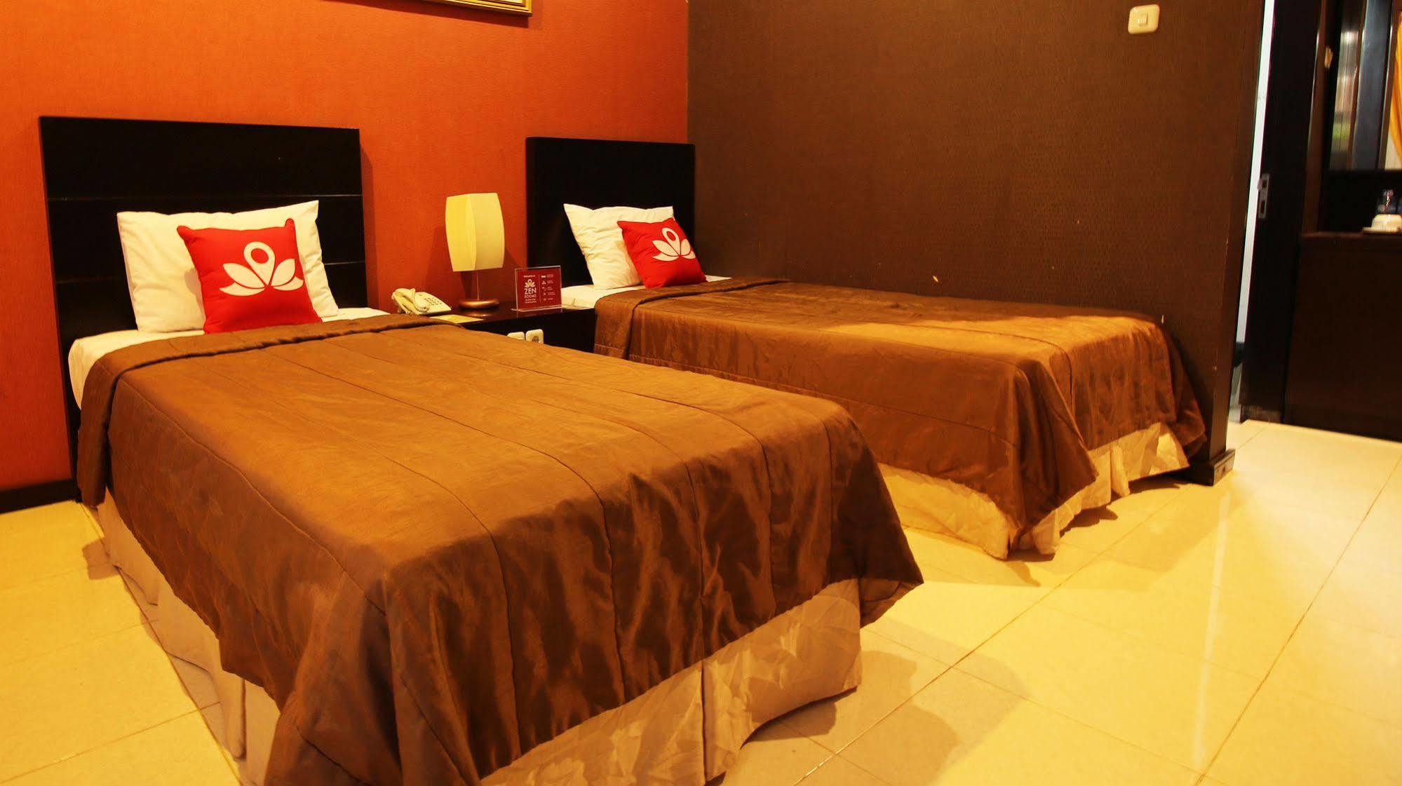 Zen Rooms Grand Hotel Лембанг Екстериор снимка