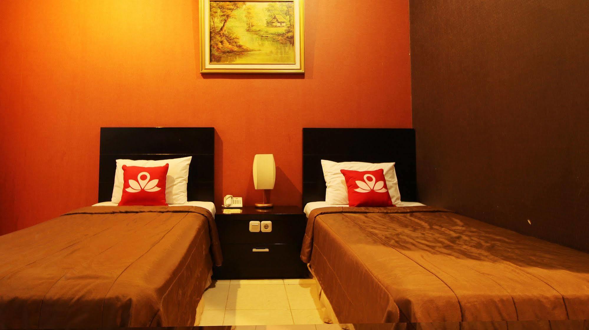 Zen Rooms Grand Hotel Лембанг Екстериор снимка
