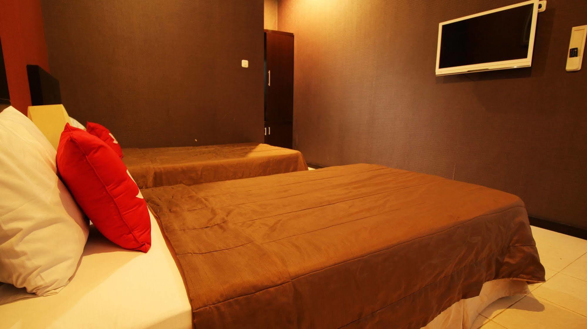 Zen Rooms Grand Hotel Лембанг Екстериор снимка