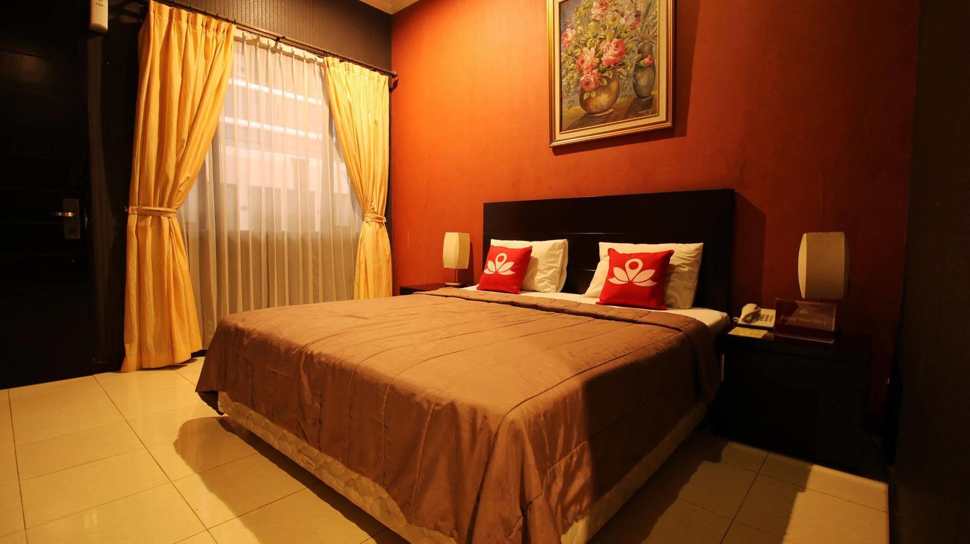 Zen Rooms Grand Hotel Лембанг Екстериор снимка