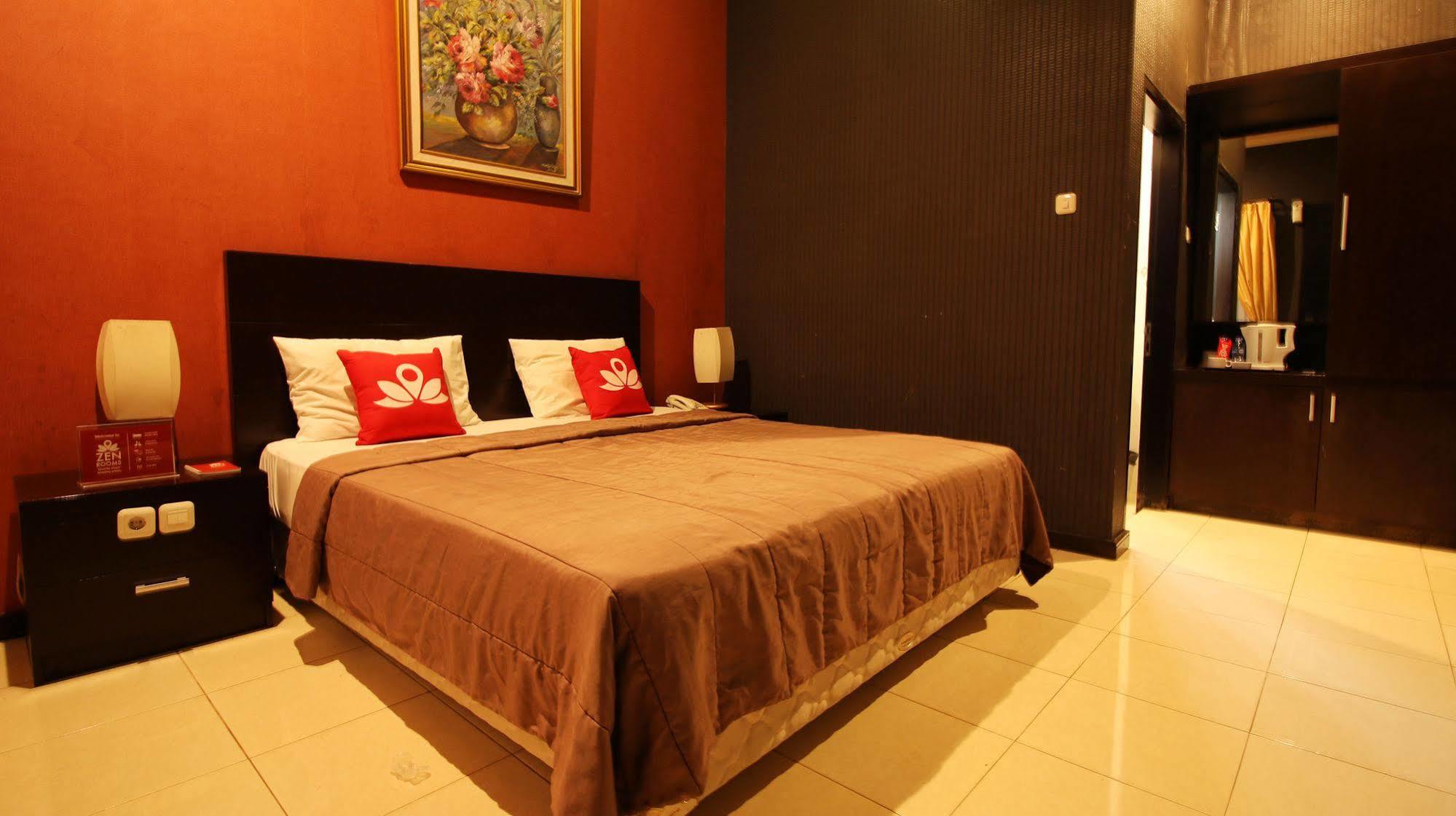 Zen Rooms Grand Hotel Лембанг Екстериор снимка