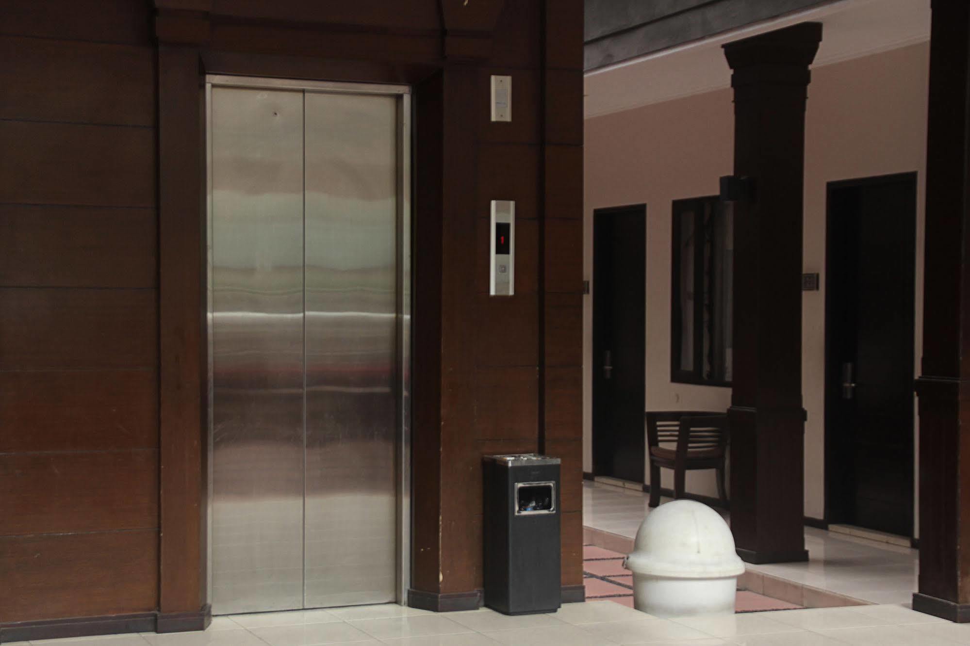 Zen Rooms Grand Hotel Лембанг Екстериор снимка