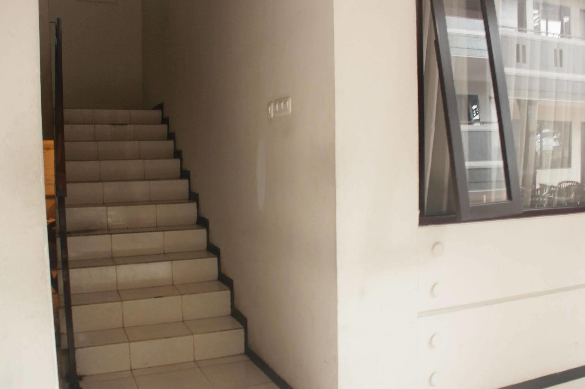Zen Rooms Grand Hotel Лембанг Екстериор снимка